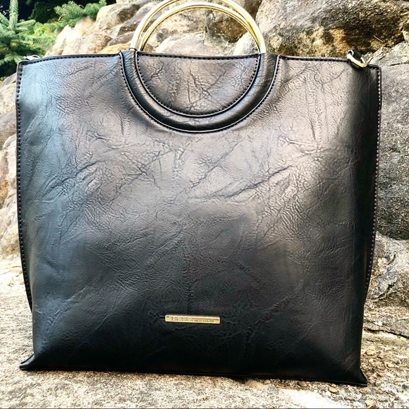*SOLD**Large black BCBGeneration ring handle bag - Picture 2 of 6